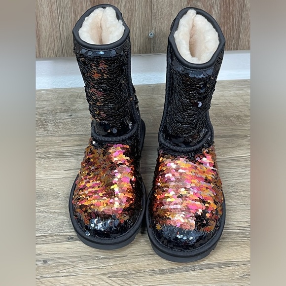 NEW UGG Reversible Sequin Boots - Picture 4 of 15